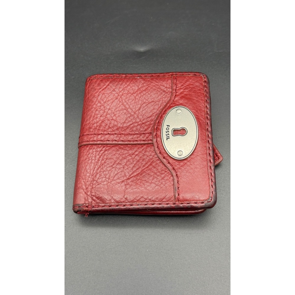 Fossil Red Pebbled Leather Bifold Wallet Keyhole Logo Zip Coin Pocket